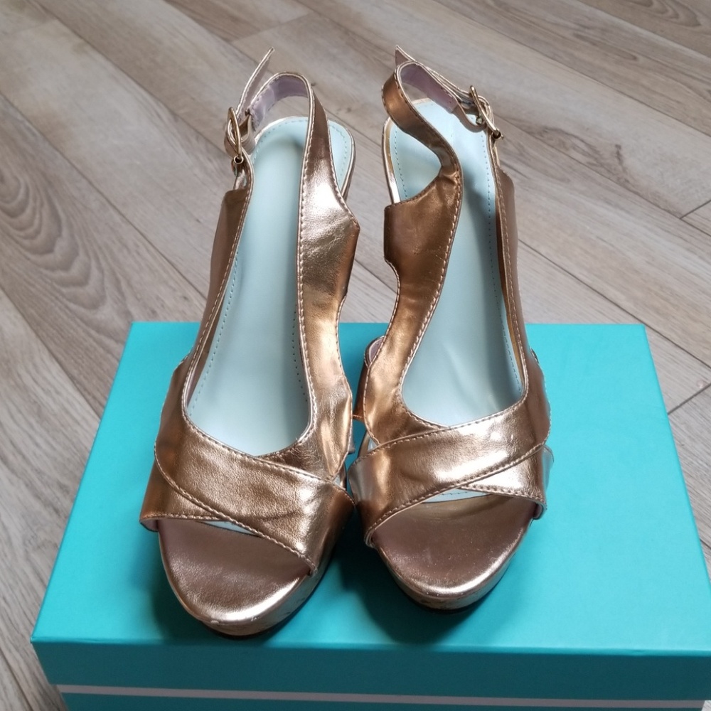 UNKNOWN wedges
